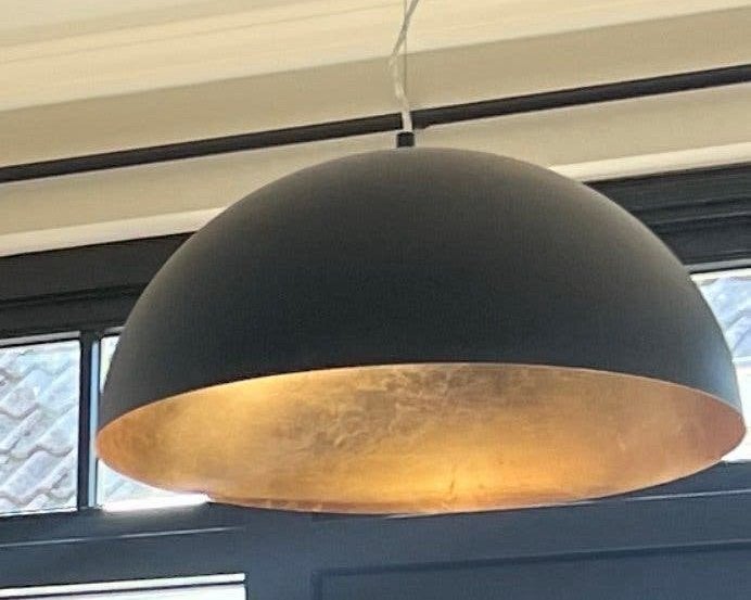 Moderne hanglamp zwart met goudkleurige binnenkant, Ophalen, Zo goed als nieuw, Metaal