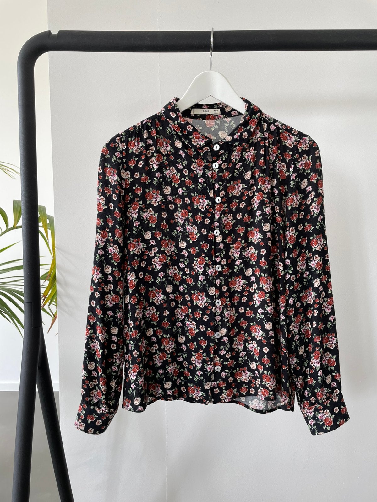 Bloemen blouse van Mango, Ophalen of Verzenden, Zo goed als nieuw, Maat 34 (XS) of kleiner, Zwart