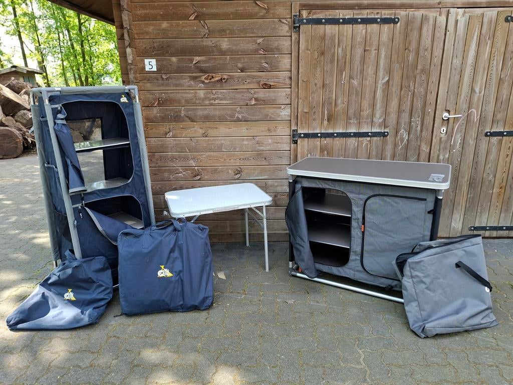Campingmeubels: 3 kasten en 1 bijzettafel, Ophalen, Gebruikt, Campingkast