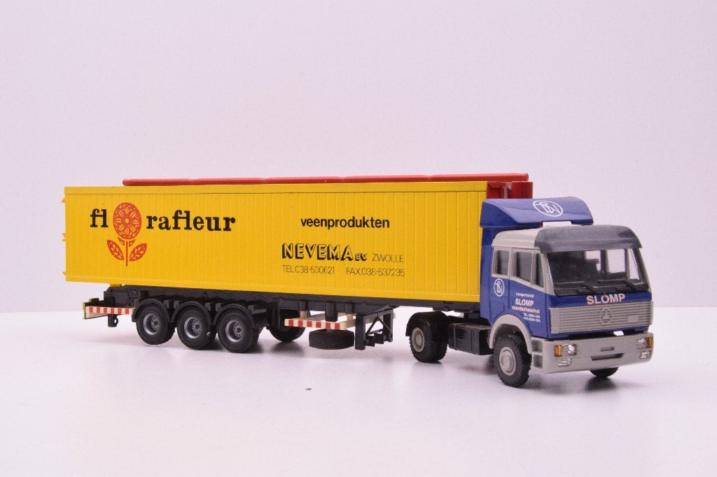 Mercedes SK   Slomp transport Noordtscheschut ''  Tekno/Lion, Hobby en Vrije tijd, Ophalen of Verzenden, Zo goed als nieuw, Bus of Vrachtwagen