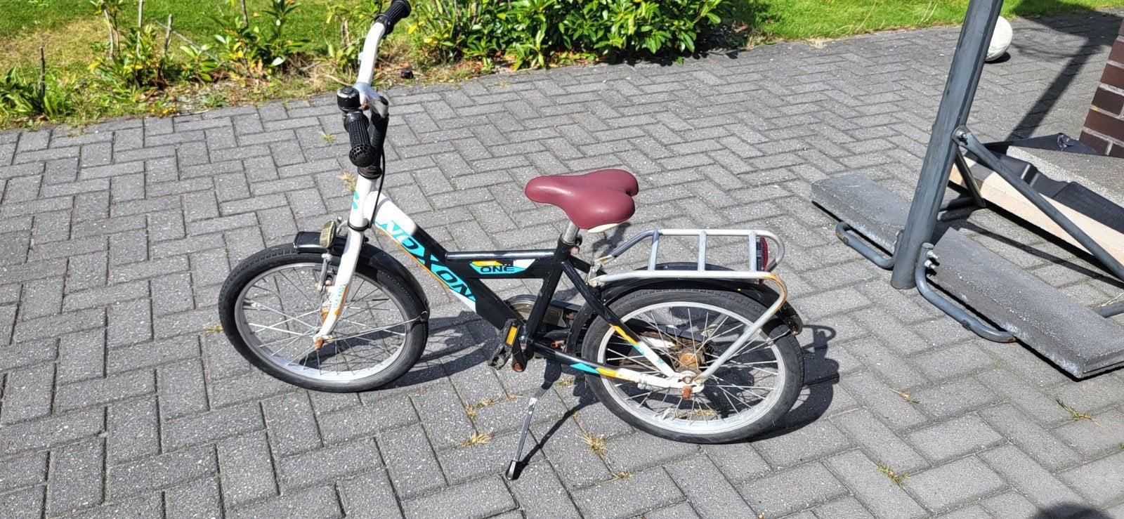 Kinderfiets 20 inch - Zwart/Wit met bagagedrager, Ophalen, 20 inch of meer, Gebruikt, Velgrem