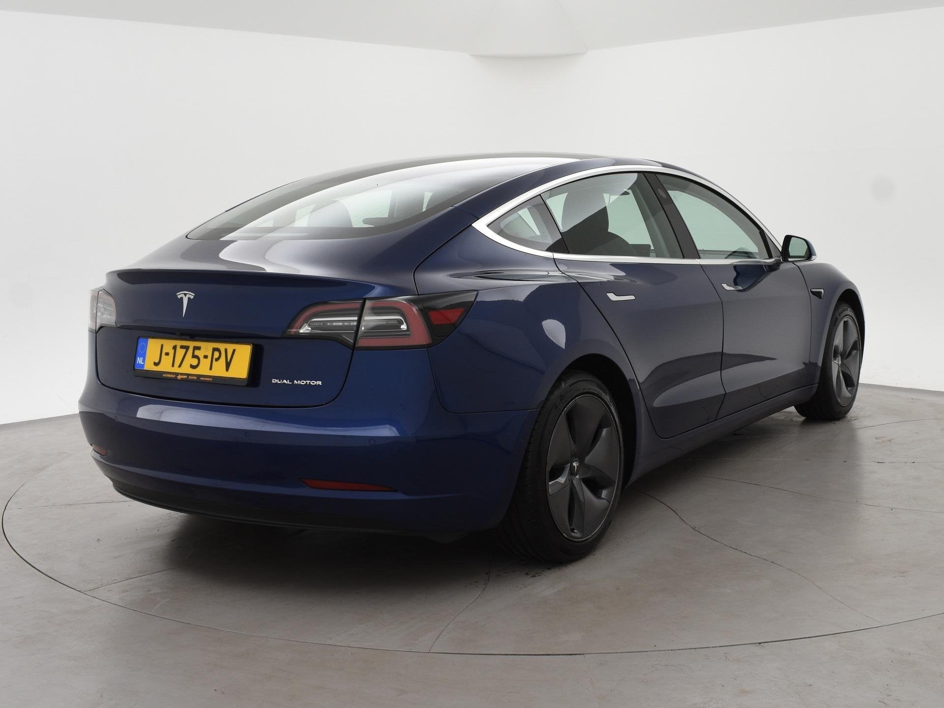 Tesla Model 3 LONG RANGE AWD 75 kWh + TREKHAAK AFNEEMBAAR |, Auto's, Stof, Blauw, Origineel Nederlands, 351 pk