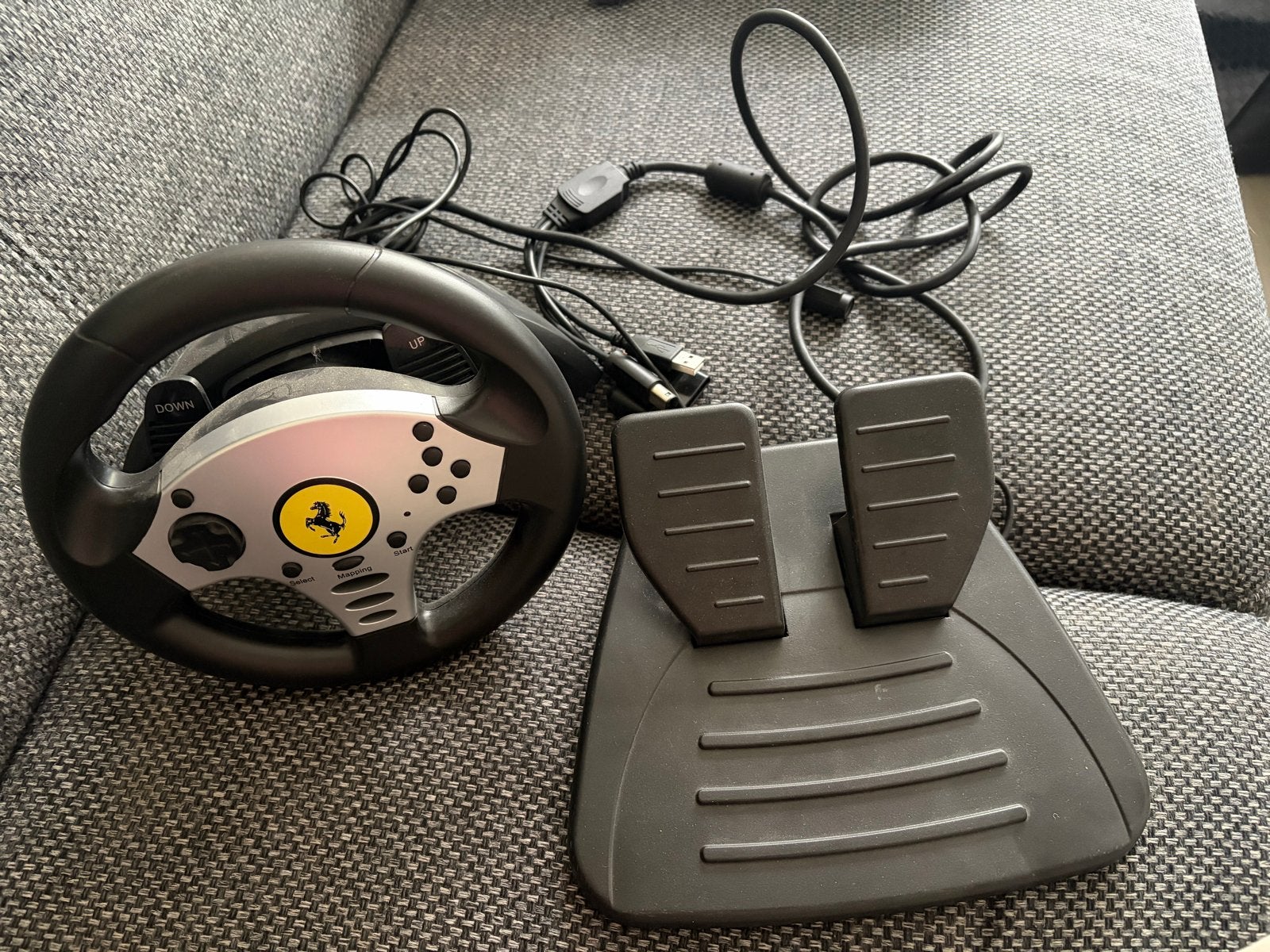 Thrustmaster Ferrari Racing Wheel met pedalen, Racestuur, Gebruikt, Force feedback, Ophalen of Verzenden