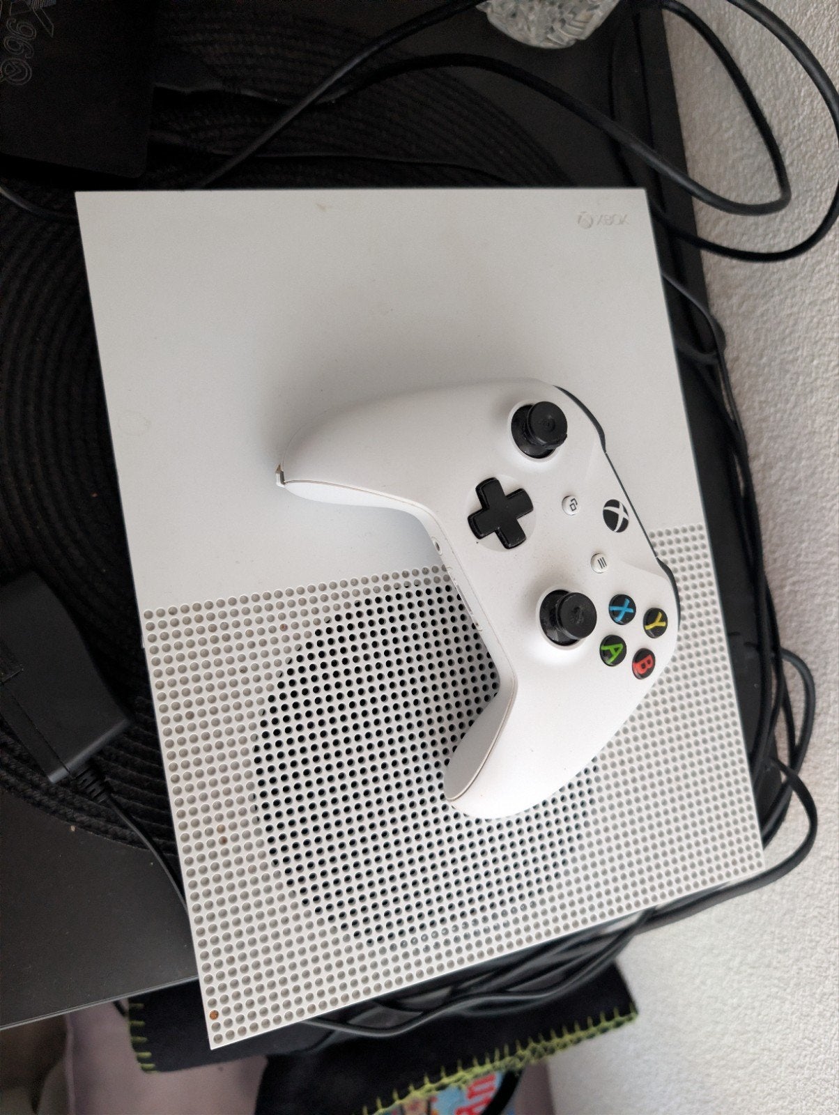 Xbox One S 1tb met controller, Spelcomputers en Games, Spelcomputers | Xbox One, Zo goed als nieuw, Xbox One S, 1 TB, Met 1 controller