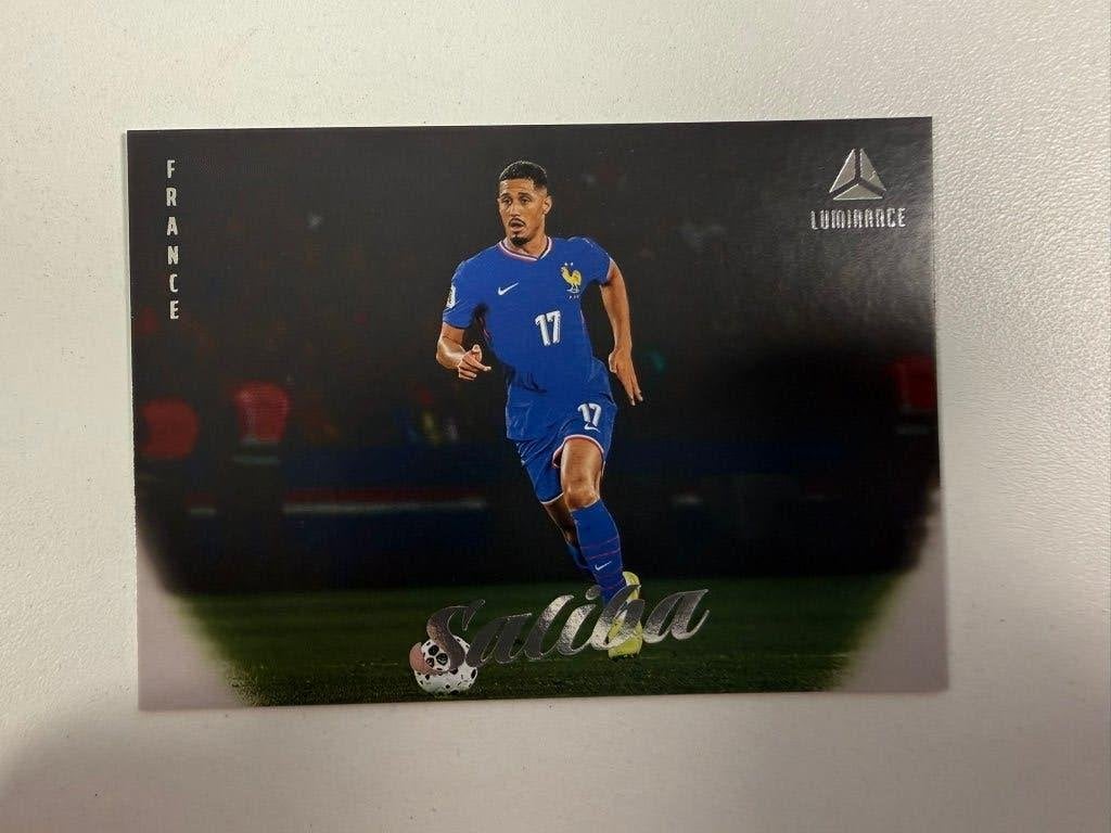 10 William Saliba Horizontal Luminance France 2026, Ophalen of Verzenden, Nieuw, Buitenlandse clubs, Poster, Plaatje of Sticker