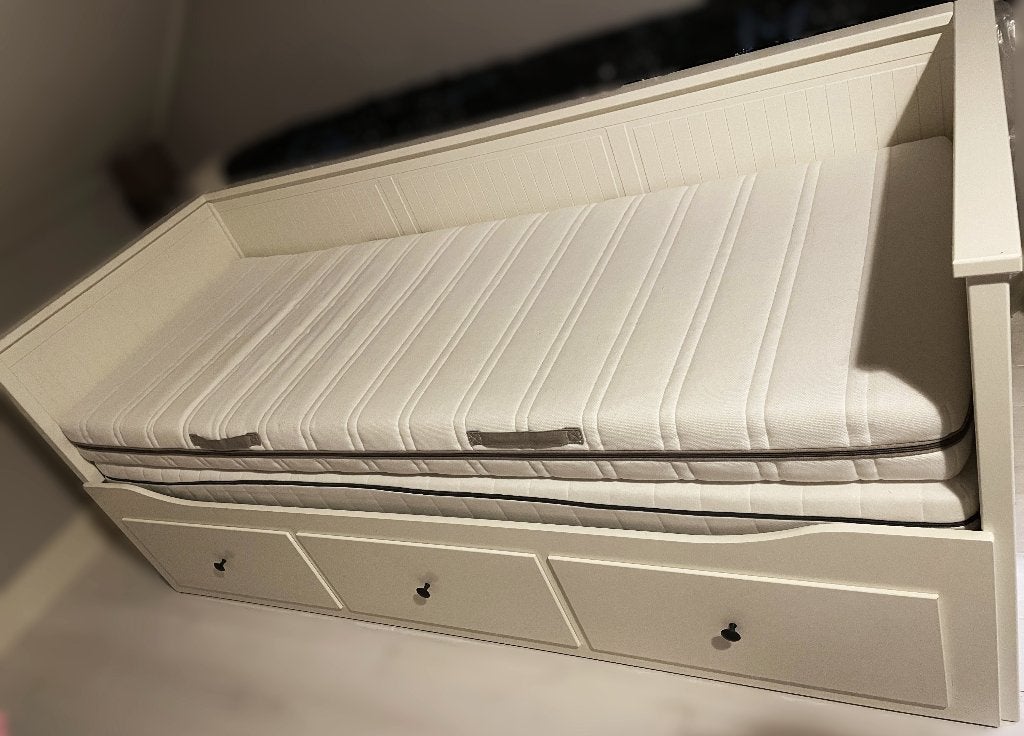 Ikea HEMNES Bedbank en twee bijpassende matrassen, Ophalen, Gebruikt, Ikea HEMNES Bedbank met 3 lades, Wit