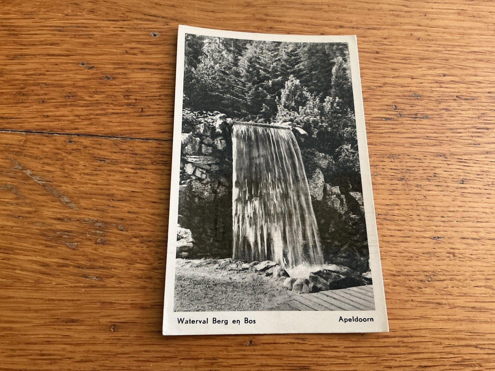 V207 Apeldoorn waterval Berg en Bos, Ophalen of Verzenden, 1940 tot 1960, Gelderland