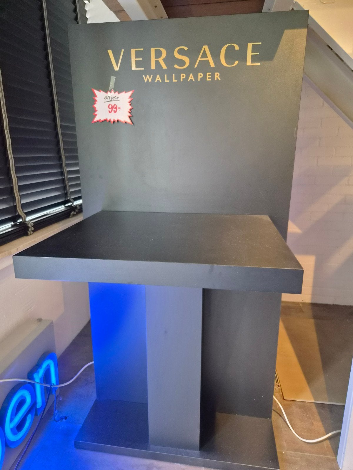 Versace Wallpaper Display Stand - Zwart, Ophalen