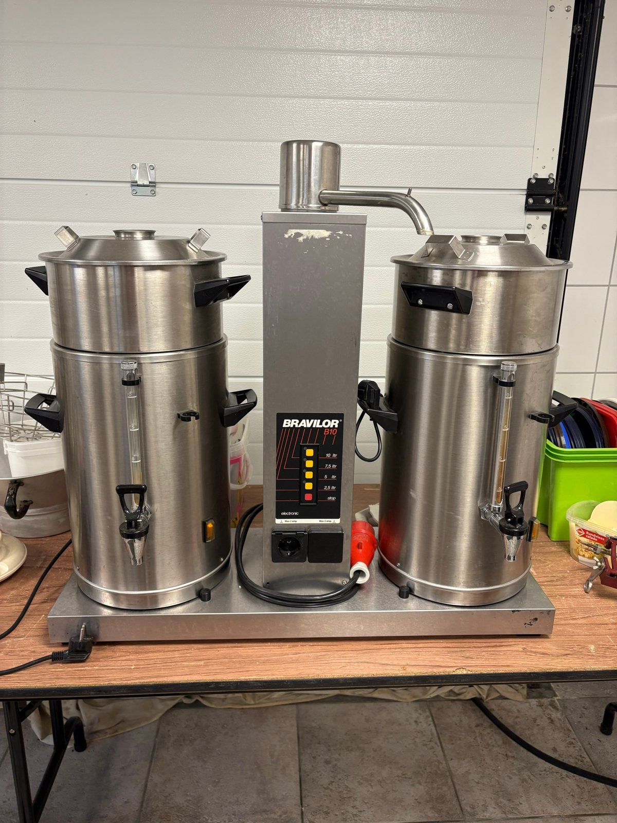 Bravilor B10 Percolator - 2x80 koppen professionele koffie, Gebruikt, 10 kopjes of meer, Koffiemachine, Gemalen koffie