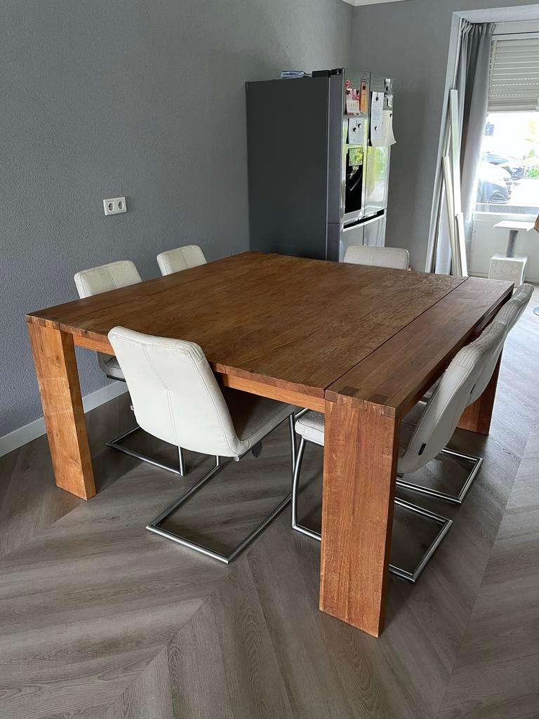 Massief houten vierkante eettafel, Huis en Inrichting, Tafels | Eettafels, 150 tot 200 cm, Vierkant, Ophalen of Verzenden, Vijf personen of meer