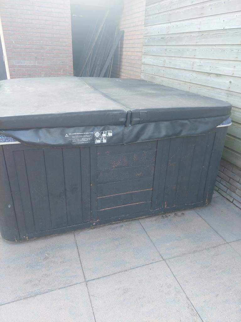 Jacuzzi - vermoedelijk printplaat defect, Ophalen, Gebruikt, Afdekzeil, Vast