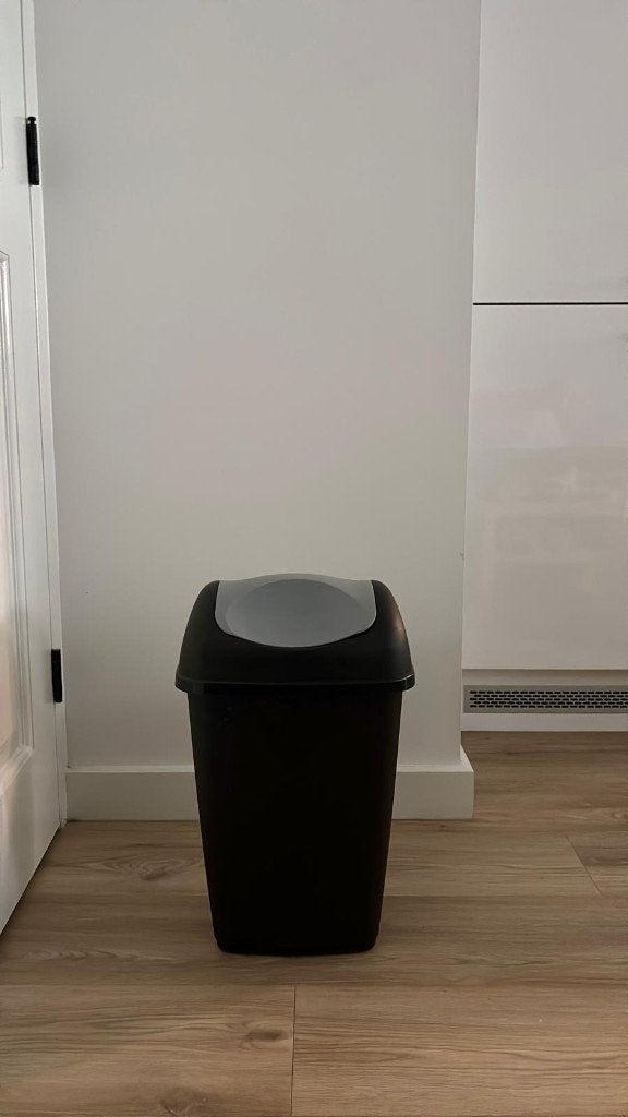 Afvalemmer Tontarelli 15L Zwarte - Black Plastic trash can, Huis en Inrichting, Woonaccessoires | Prullenbakken, Ophalen, Kunststof