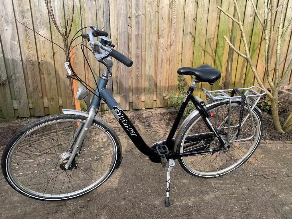 GIANT damesfiets met 7 versnellingen. Gebruikt, Fietsen en Brommers, Fietsen | Mountainbikes en ATB, Ophalen, Gebruikt, 57 cm of meer