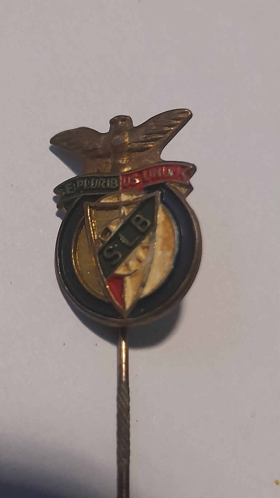 Vintage SLB Benfica Speldje - E Pluribus Unum, Verzamelen, Speldjes, Pins en Buttons, Verzenden, Gebruikt