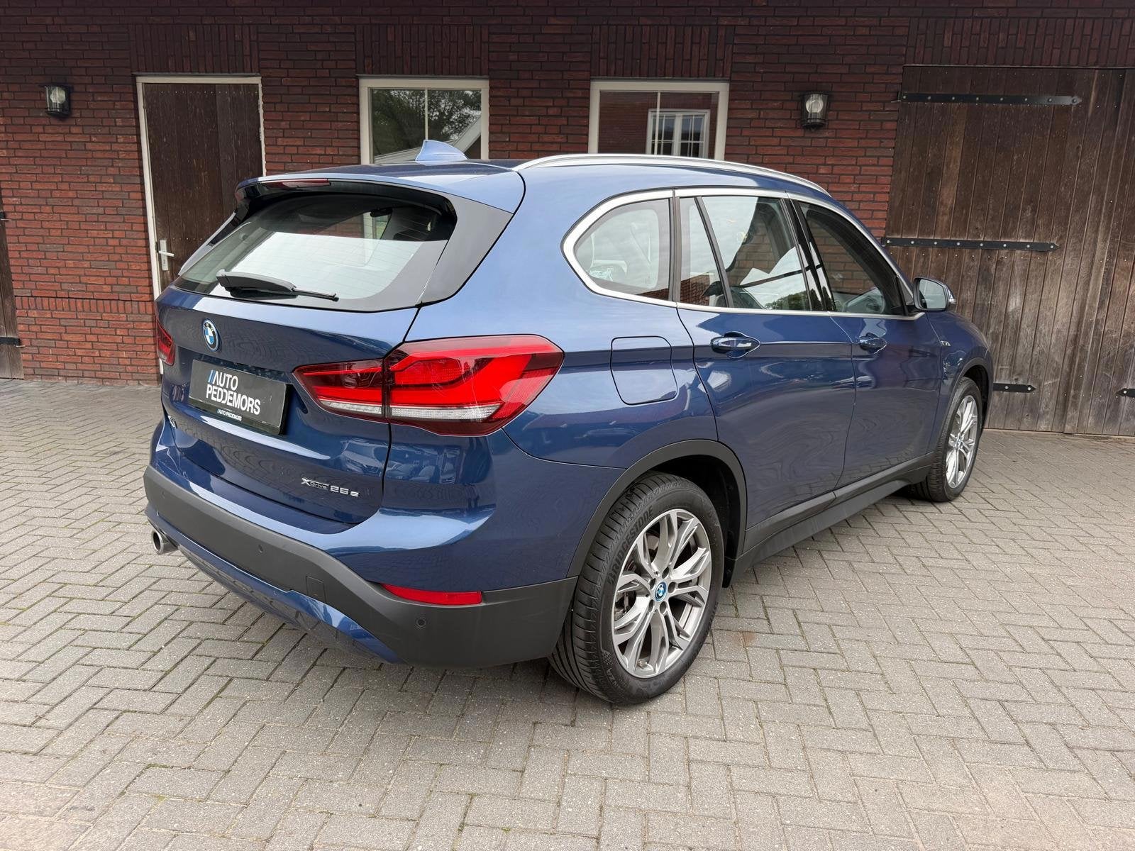 BMW X1 XDrive25e PHEV Executive| Camera| LED| DAB, Auto's, 8 kWh, Gebruikt, Automatische klimaatregeling, Blauw
