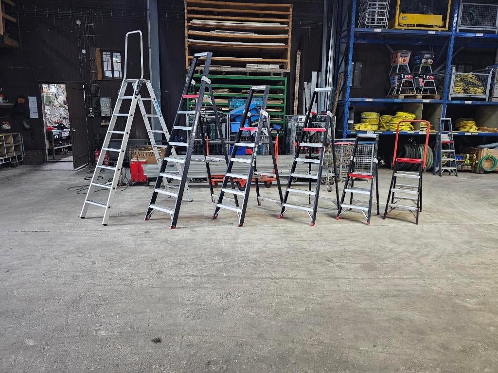 Nette gebruikte aluminium Altrex en Zarges trappen, Doe-het-zelf en Verbouw, Ophalen, Nn, Gebruikt, Trap