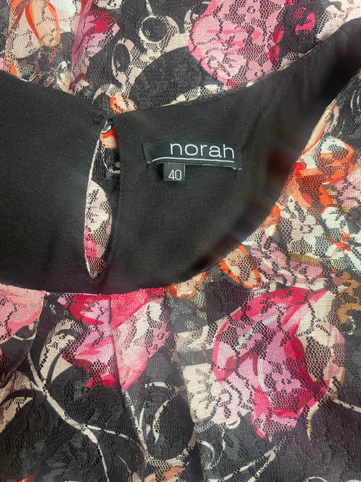Norah Jurk Maat 40 Zwart met Bloemenprint, Kleding | Dames, Jurken, Maat 38/40 (M), Zwart, Ophalen of Verzenden, Zo goed als nieuw