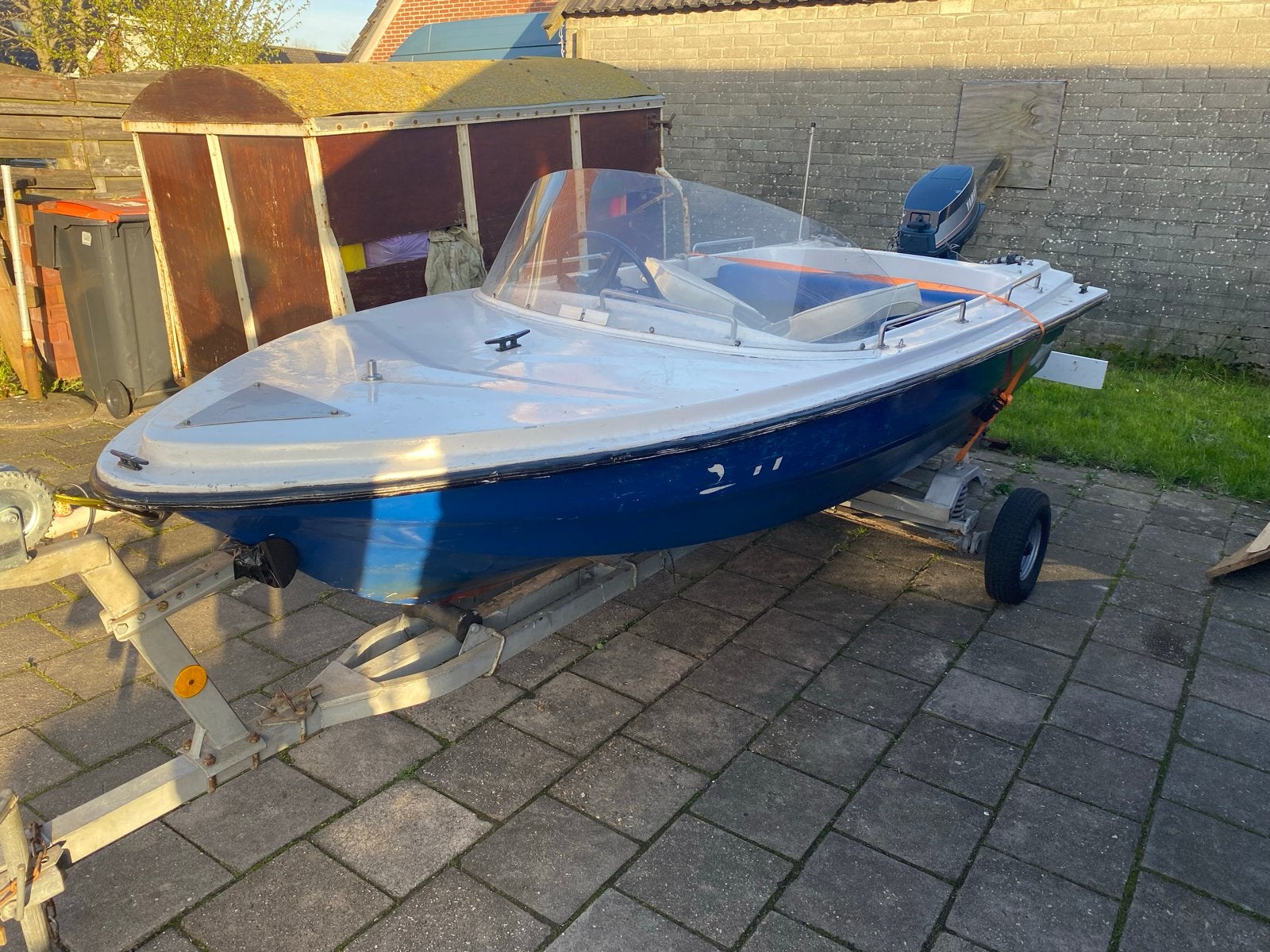 Nette motorboot met 15pk motor en trailer, vaarklaar, Ophalen, Gebruikt, Motor en Techniek, Motorboot