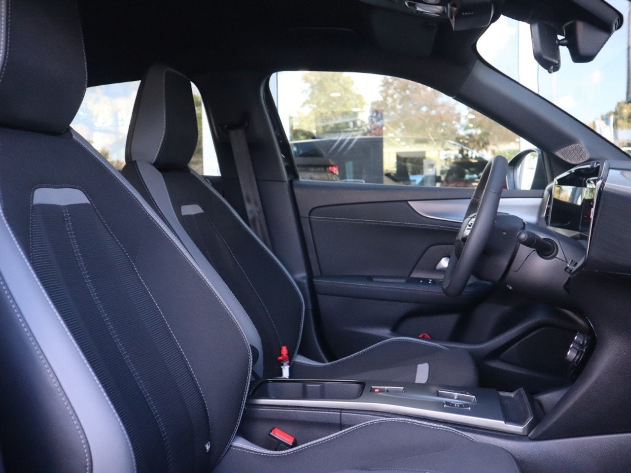 Foto 8 van Opel Mokka GS 1.2 Turbo Hybrid 145pk eDCT Automaat, Rijklaar