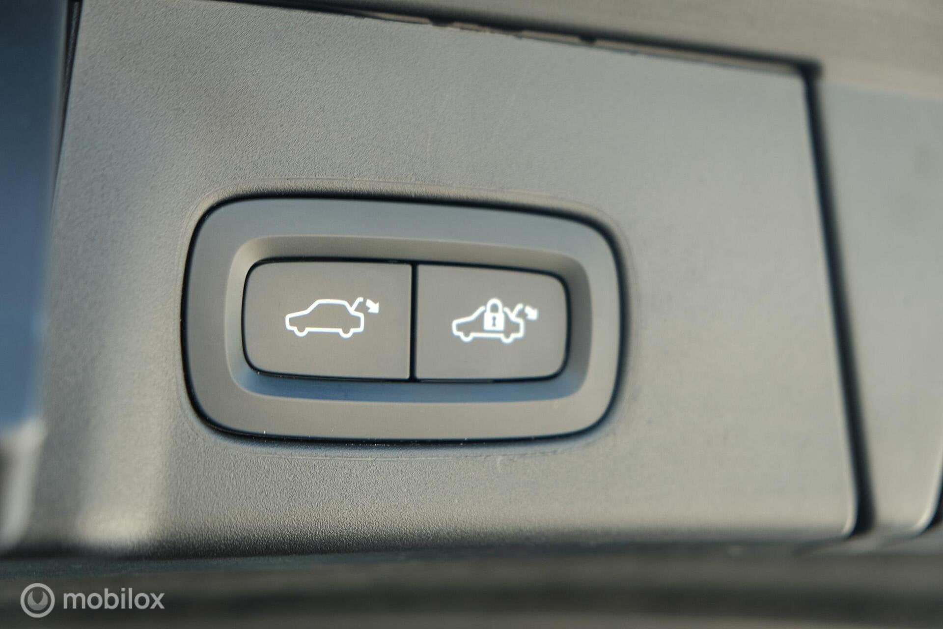 Foto 52 van Volvo V90 2.0 T8 AWD R-Design | Stoel en stuurwielverwarming