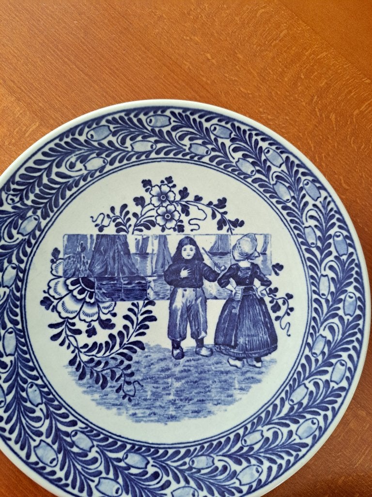 2 Petrus Regout Maastricht Fantaisie wandborden 23 cm, Ophalen of Verzenden