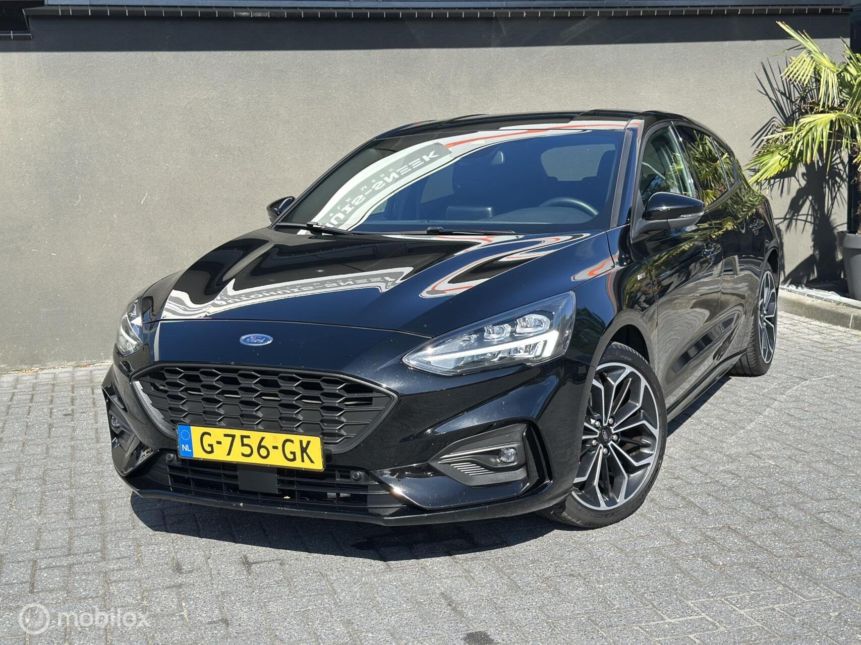 Ford Focus 1.5 EcoBoost ST Line Business Automaat | Trekhaak, 1304 kg, Euro 6, Lichtsensor, Zwart