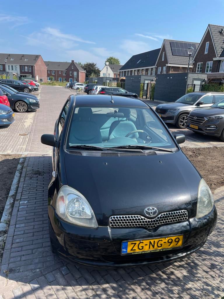 Toyota Yaris apk tot mei 2027!, Auto's, Voorwielaandrijving, 4 cilinders, 400 kg, Origineel Nederlands