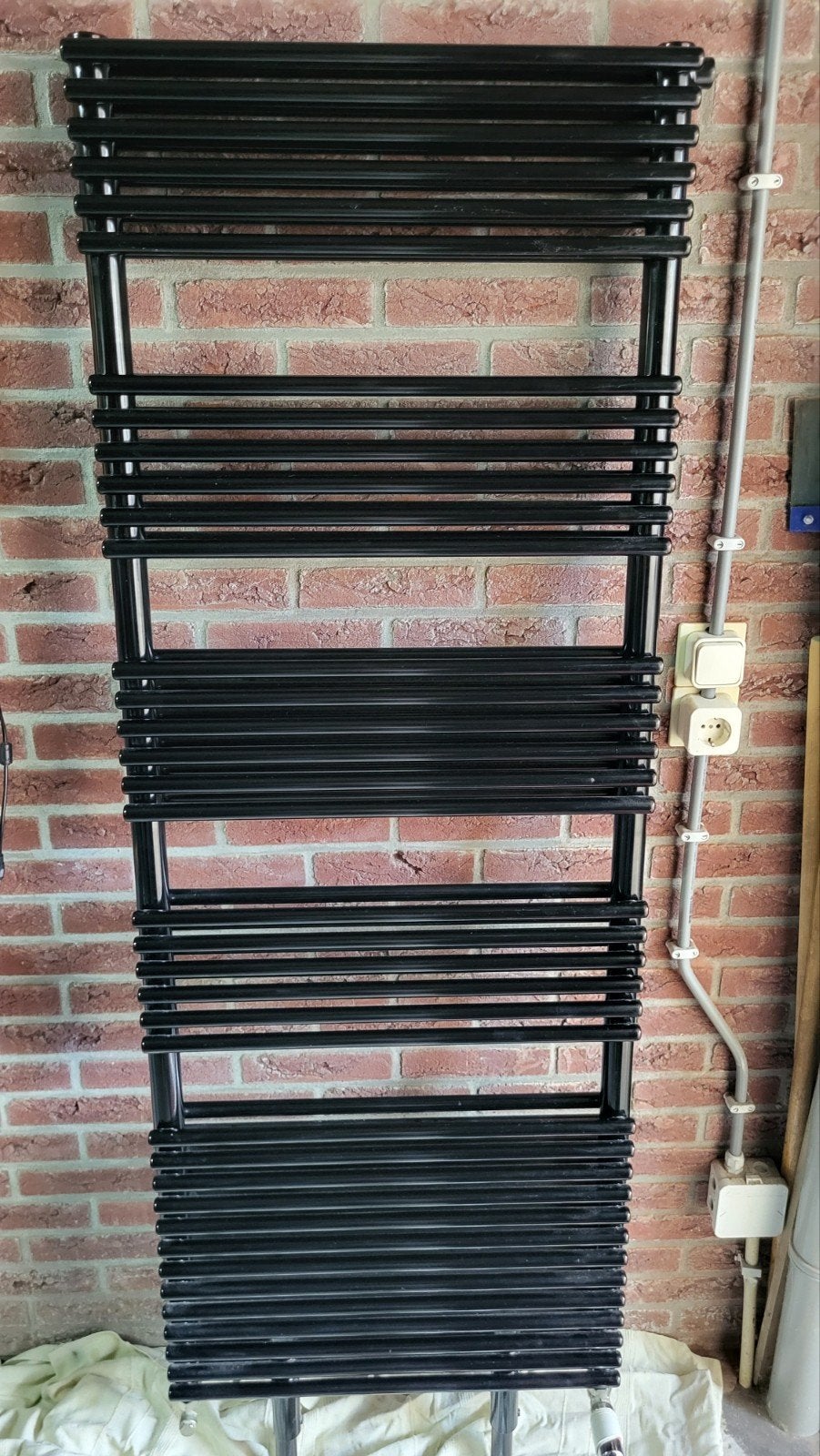 Zwarte designradiator met thermostaatkraan, Ophalen, Gebruikt, Radiator, 60 tot 150 cm
