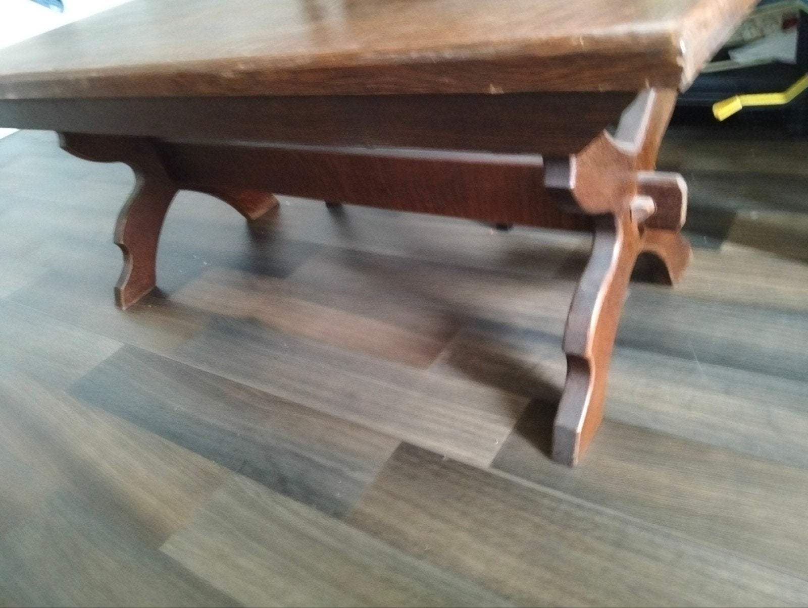 Vintage houten salontafel - robuust en charmant, Ophalen