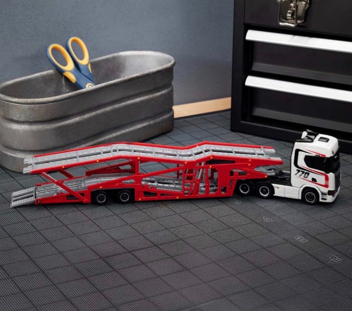 Hot Wheels Scania 770S Vrachtwagen met Autotransporter, Ophalen of Verzenden, Zo goed als nieuw
