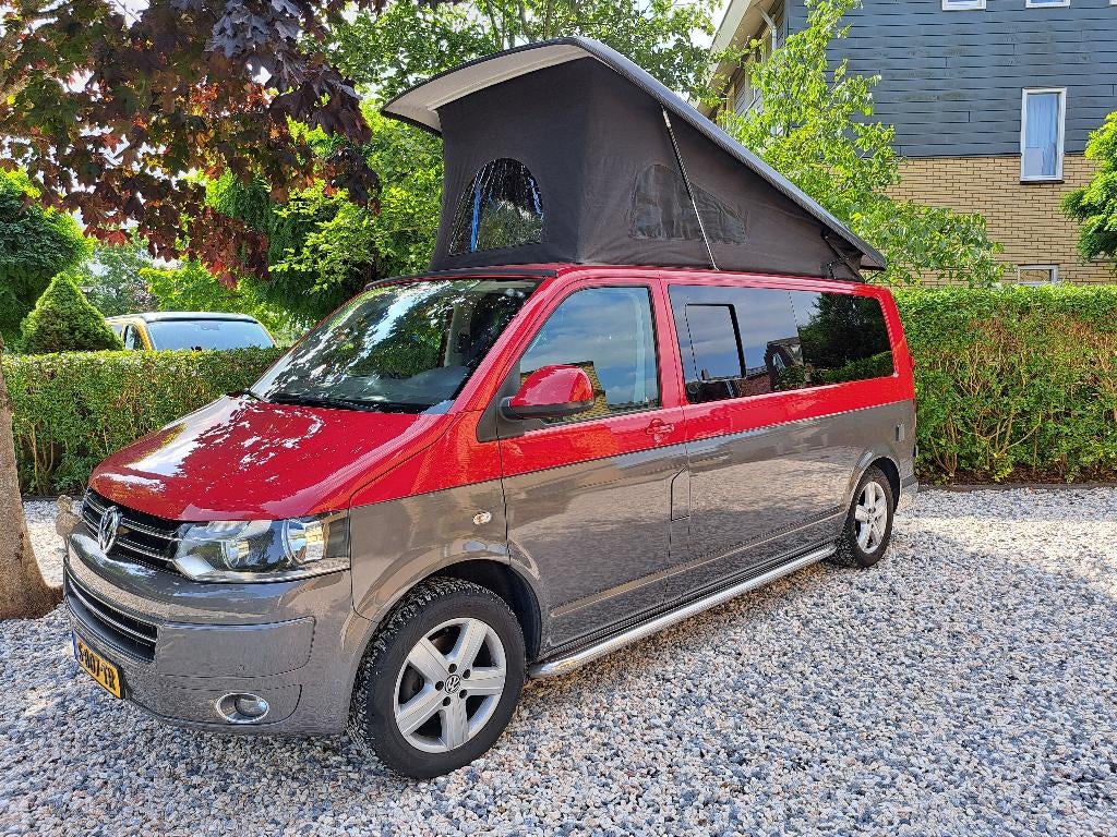 Te koop: VW T5 HighLine camper - gereviseerde (nieuwe) motor, Automaat, Chemisch toilet, Koelkast, Volkswagen