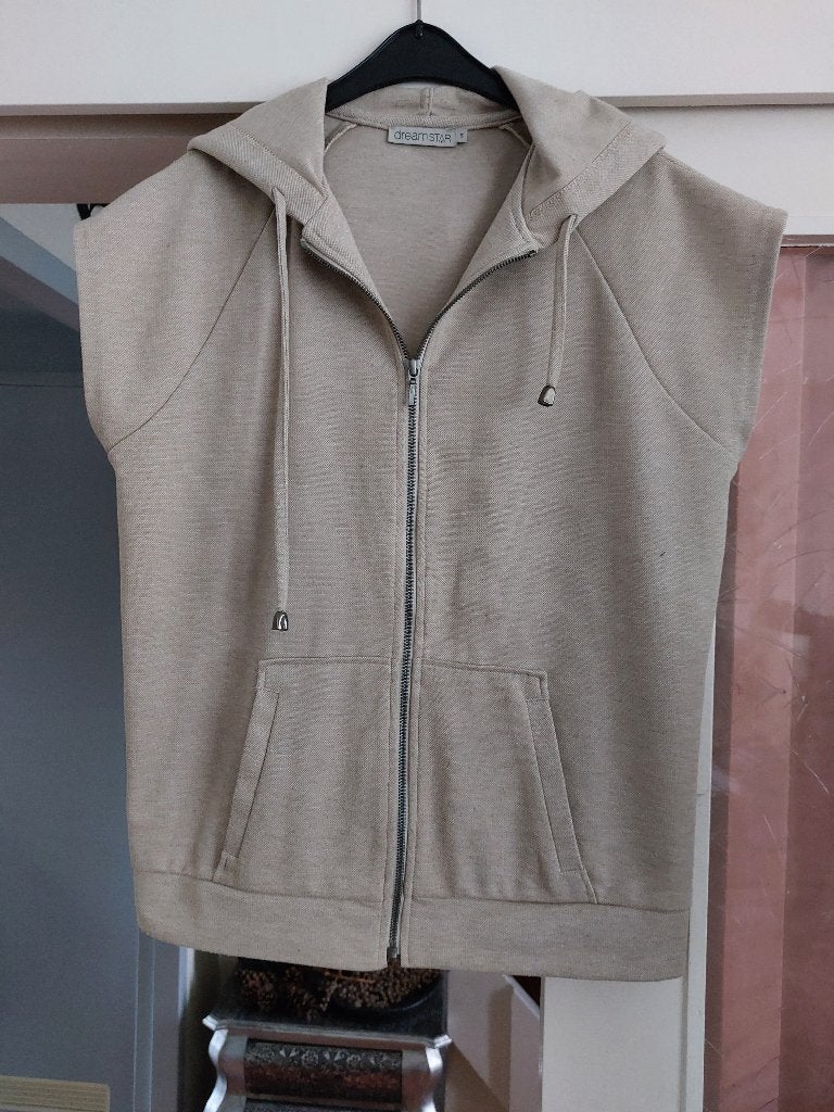 Mouwloos vest van Dream star, Kleding | Dames, Bodywarmers, Dream star, Beige, Ophalen of Verzenden, Zo goed als nieuw