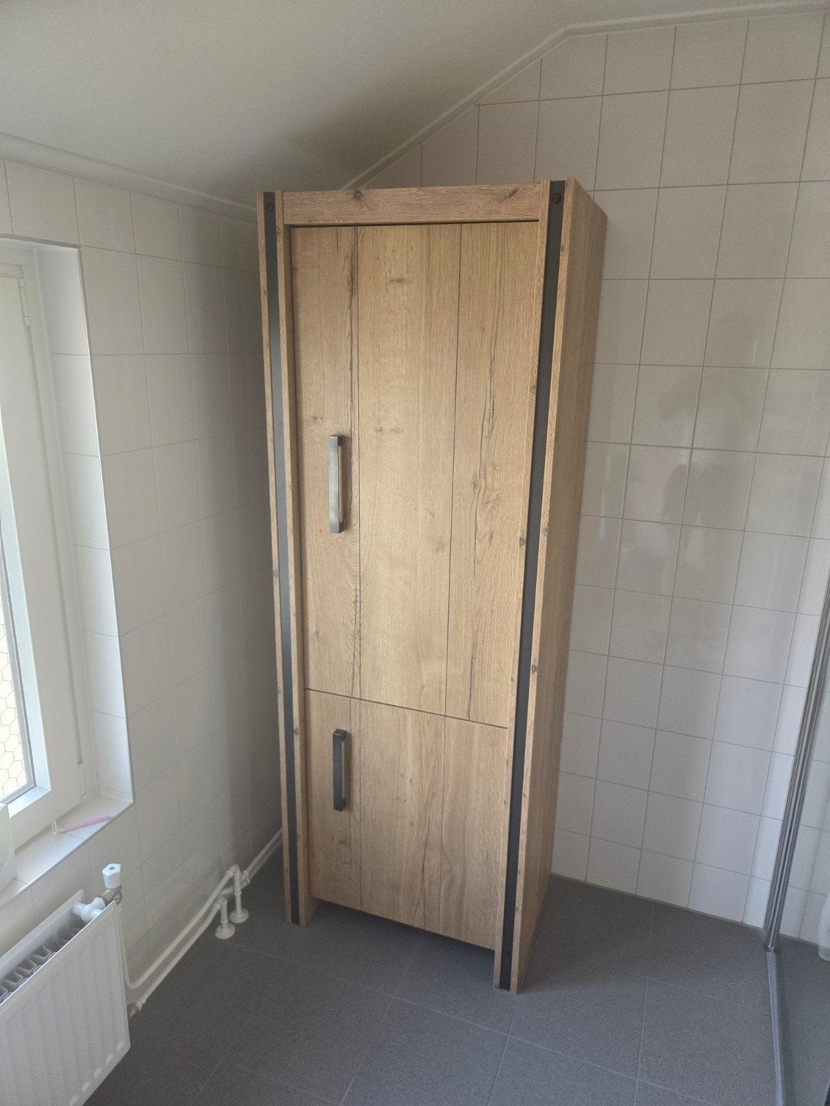 Hoge kast met deuren en planken, houtkleur, Ophalen, Met deur(en), 50 tot 100 cm, Zo goed als nieuw