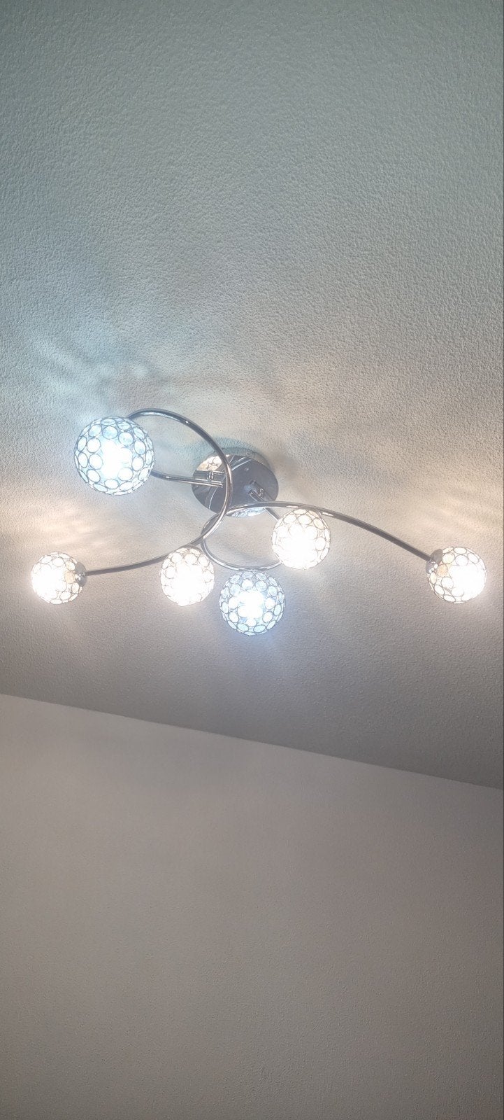Moderne plafondlamp met 6 lichtpunten en kristallen bollen, Zilver, Modern, Ophalen of Verzenden, Zo goed als nieuw
