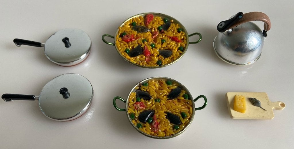 VINTAGE Magneten Paella Pan Ketel Leuk voor in Poppenhuis !, Ophalen of Verzenden, Gebruikt, Gebruiksvoorwerp