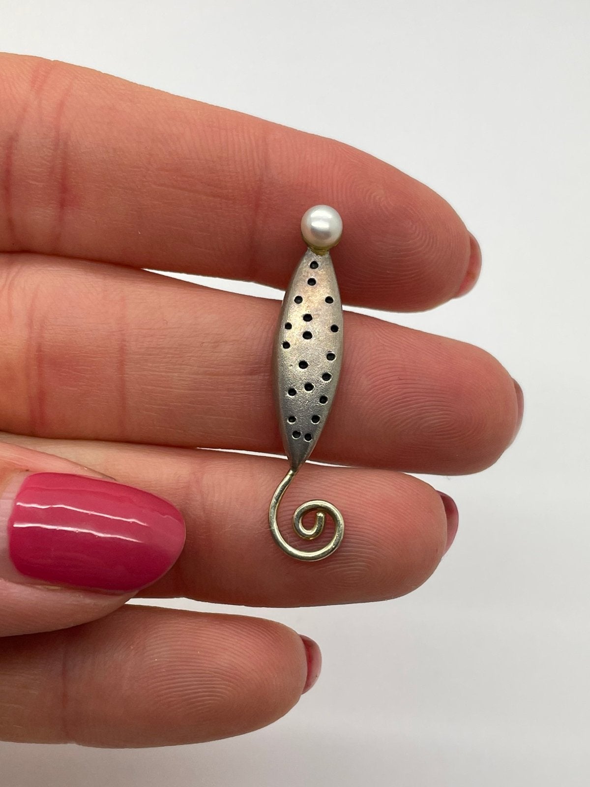 E142 Prachtige zilveren hanger met parel, Sieraden, Tassen en Uiterlijk, Kettinghangers, Overige voorstellingen, Ophalen of Verzenden