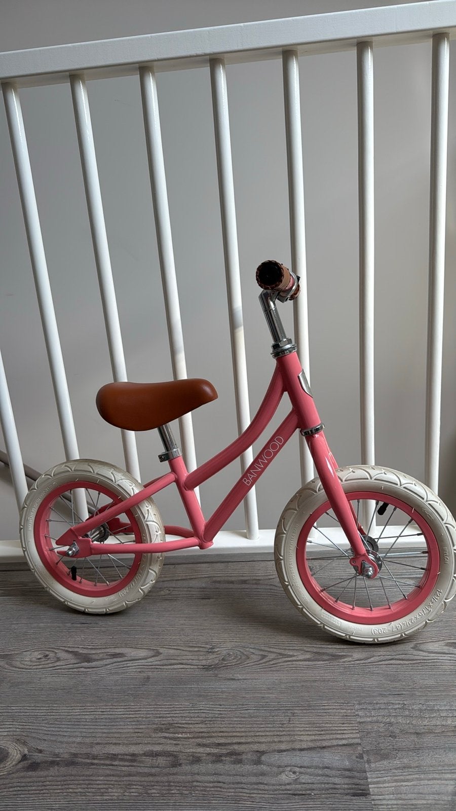 Banwood loopfiets roze - Zo goed als nieuw, Ophalen, Zo goed als nieuw, 16 tot 20 inch