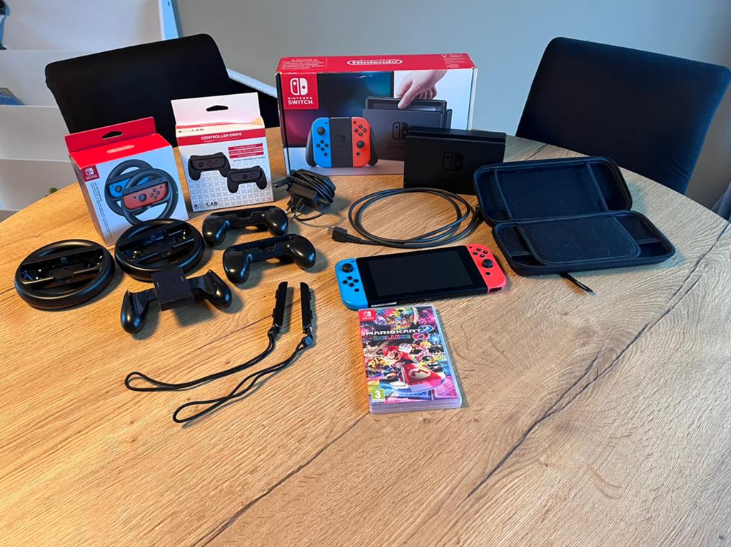 Nintendo switch met mario kart, Met 2 controllers, Ophalen of Verzenden, Switch Original, Gebruikt