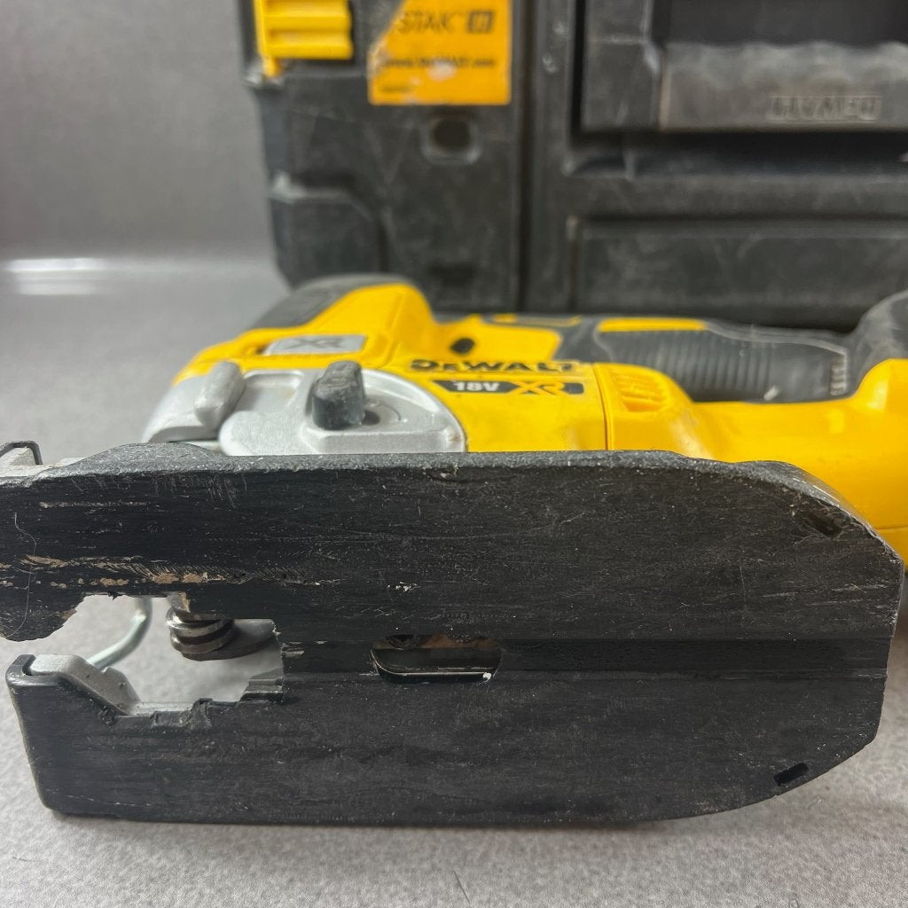 Dewalt DCS334 Decoupeerzaag | koffer, lader&accu's | 407042, Gebruikt, Ophalen of Verzenden, 30 tot 70 mm, Minder dan 600 watt