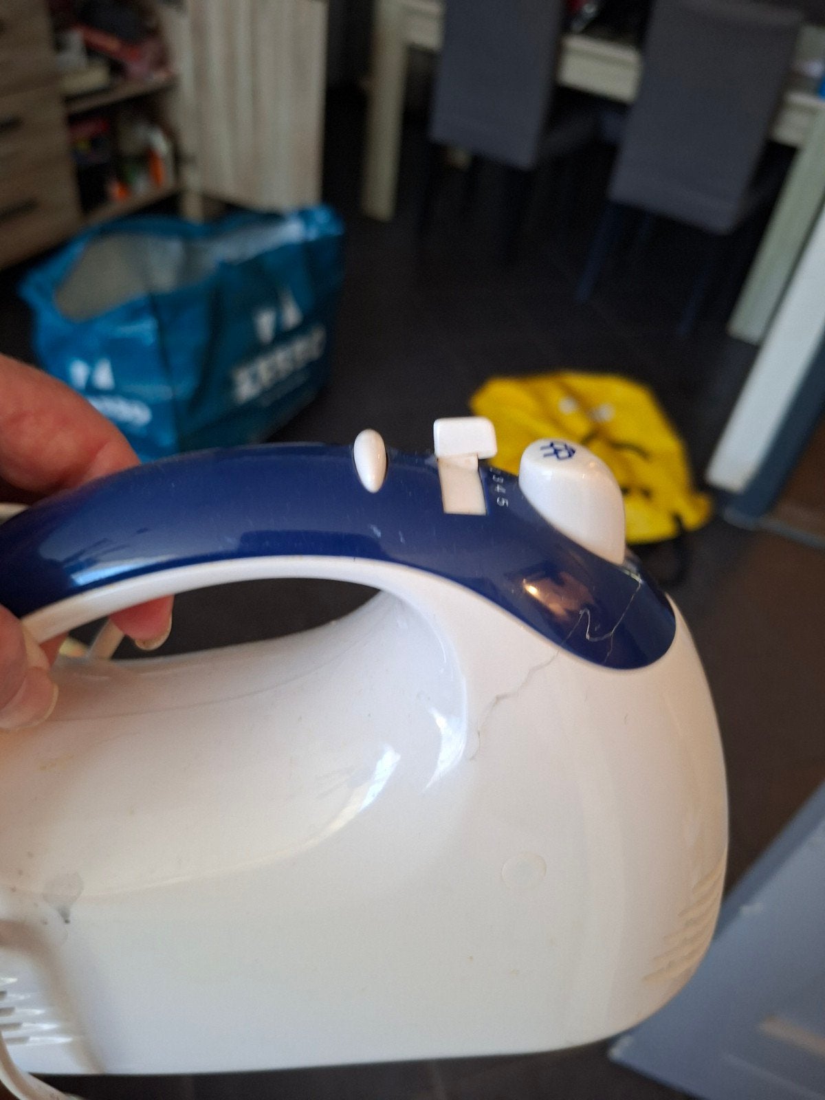 Handmixer met 5 snelheden - Gebruikt, Witgoed en Apparatuur, Keukenmixers, Ophalen of Verzenden, Gebruikt, 3 snelheden of meer