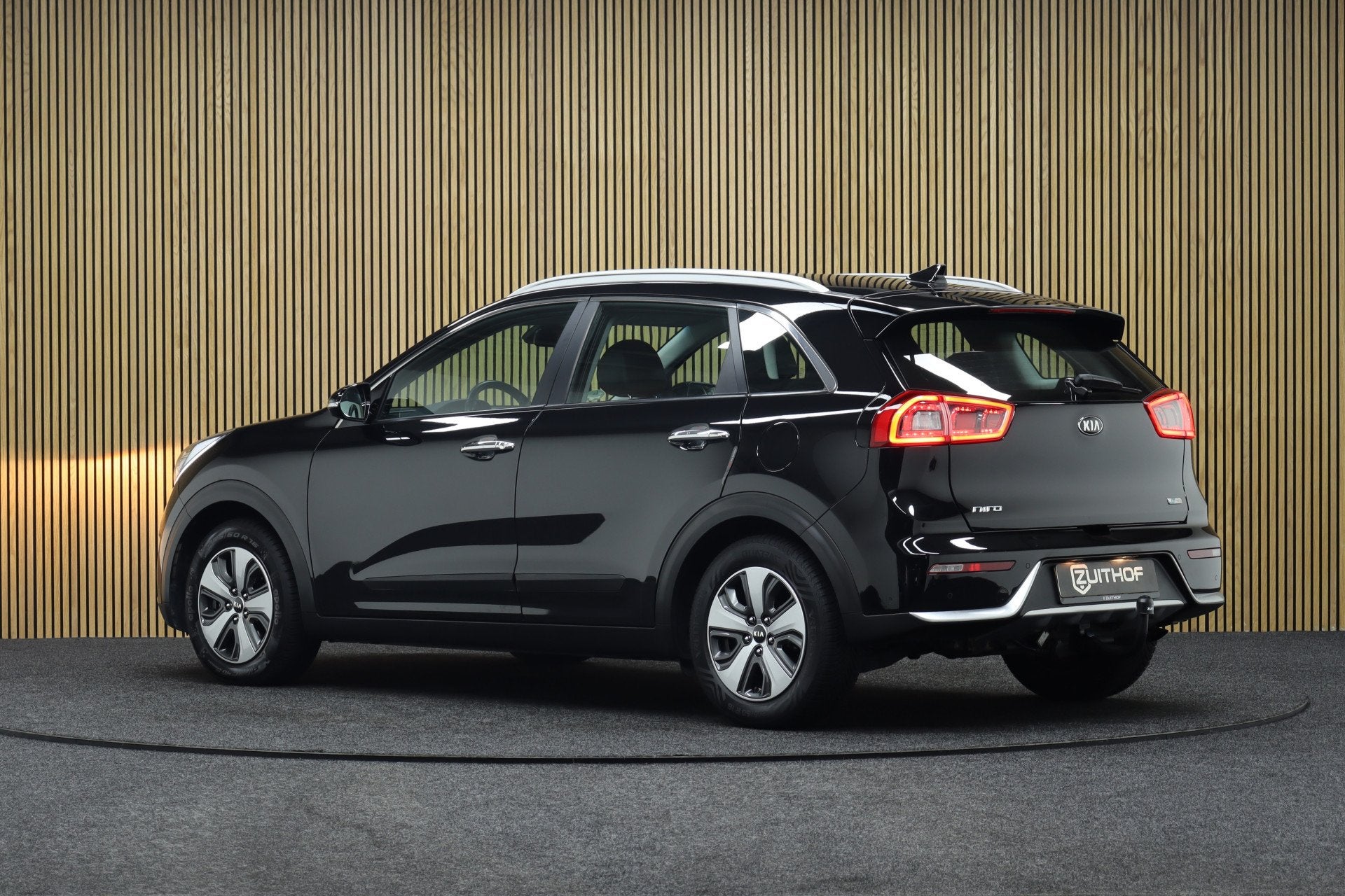 Kia Niro 1.6 GDi Hybrid DynamicLine | Afneembare Trekhaak |, Auto's, Kia, Gebruikt, Met garantie (alle), Leder en Stof, Zwart