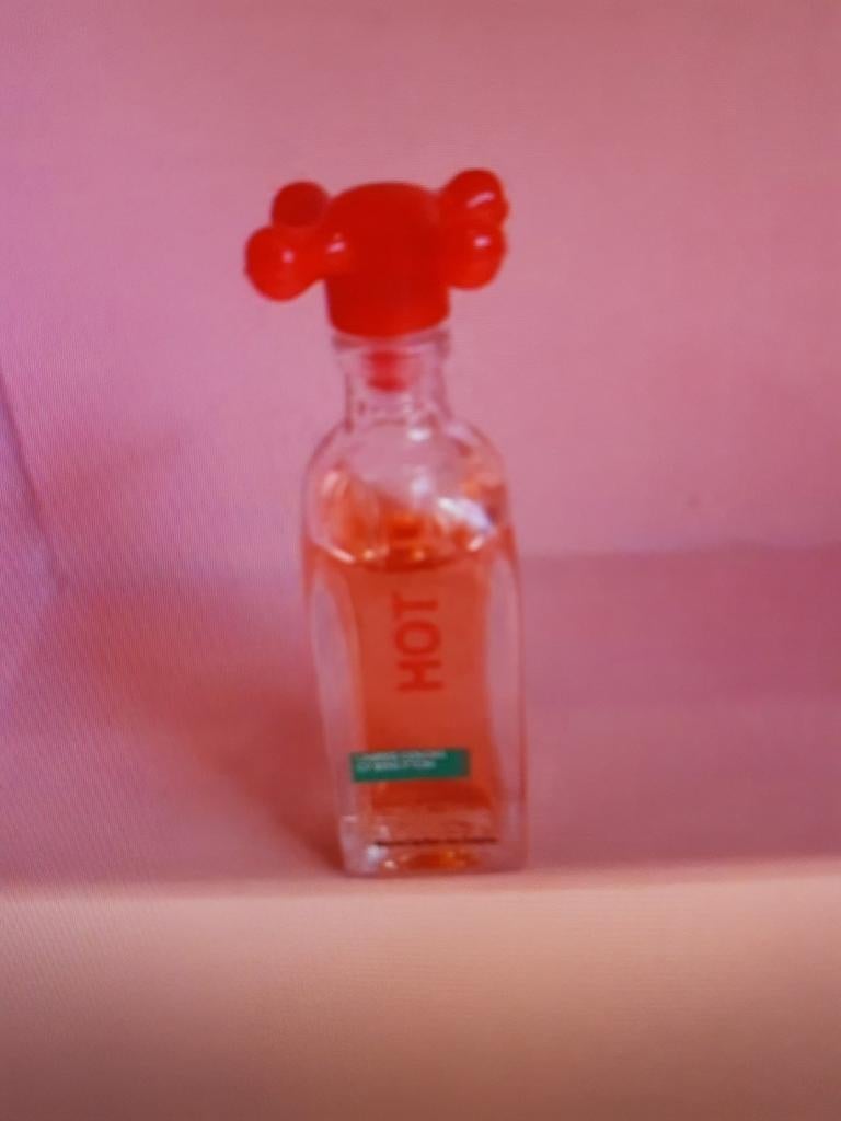 Parfum miniatuur Hot Benetton edt, Ophalen of Verzenden, Zo goed als nieuw, Miniatuur, Gevuld