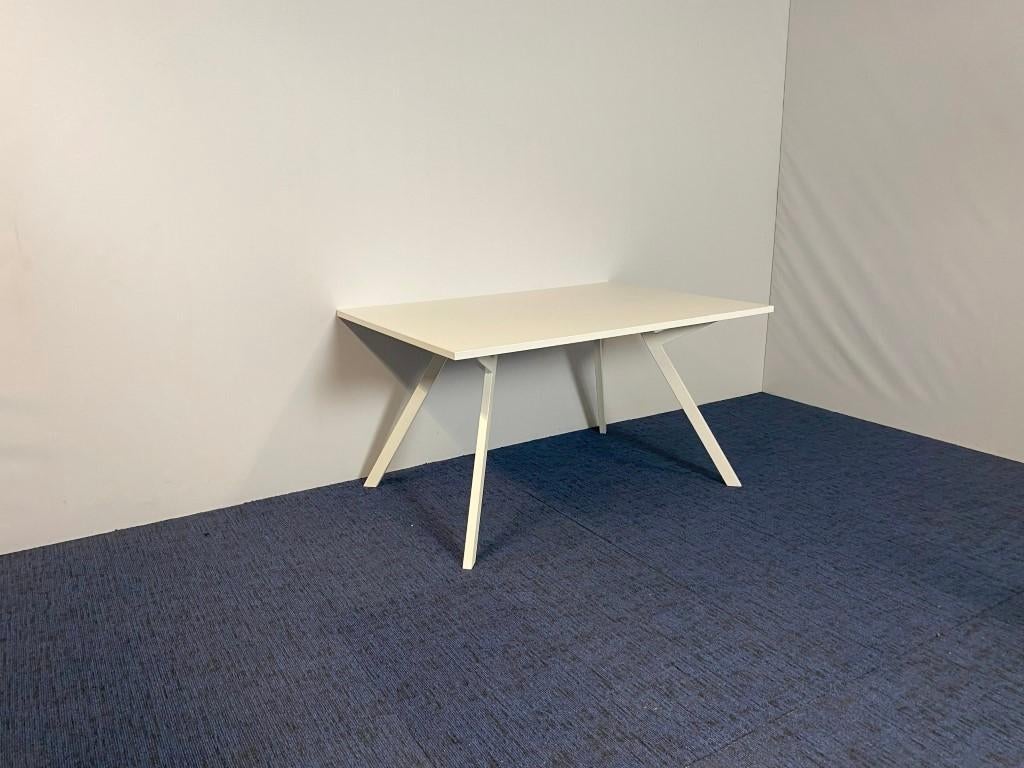Vergadertafel Voortman, wit blad, wit frame, 140 x 100 cm