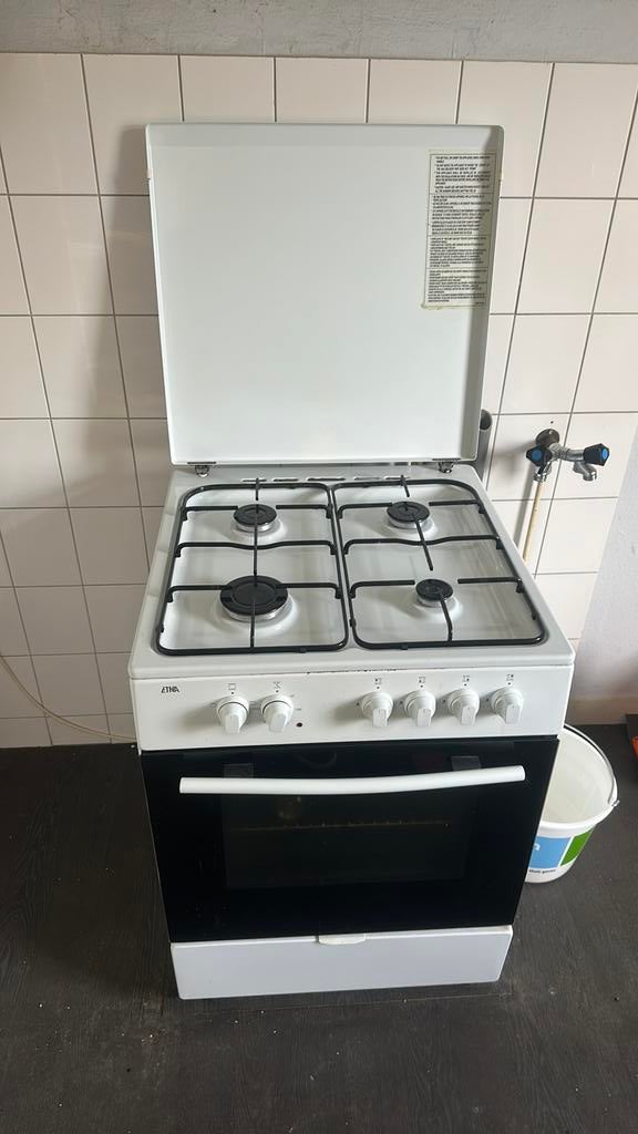 ETNA Gasfornuis met oven, Witgoed en Apparatuur, Fornuizen, Ophalen, 4 kookzones, Zo goed als nieuw, Gas