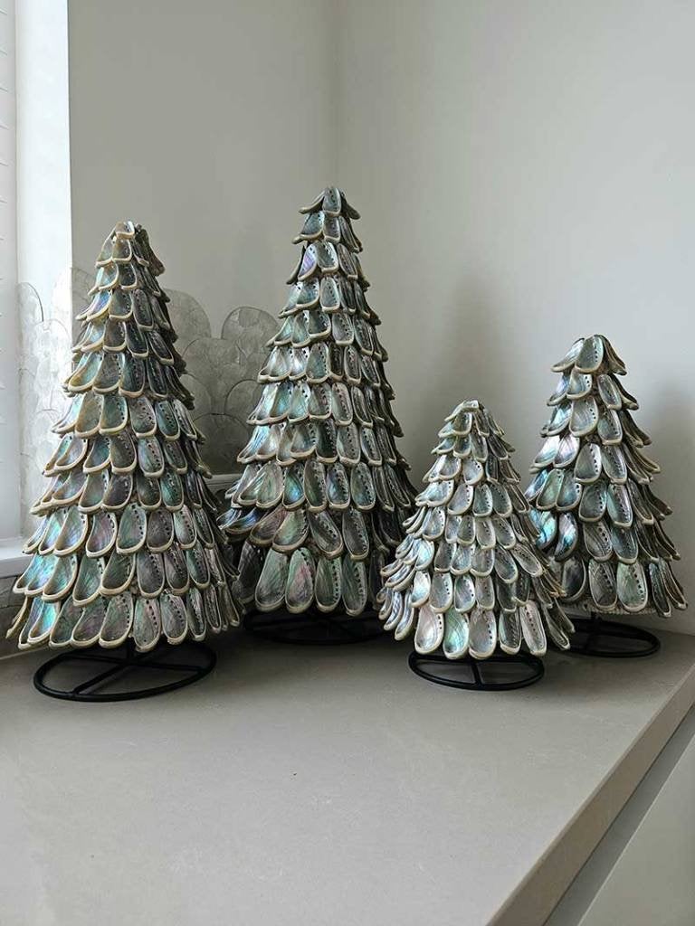 Grote abalone kerstboom op standaard uit Bali, Huis en Inrichting, Tropcial home, Ophalen of Verzenden, Schelpendecoratie, Natuurlijk materiaal