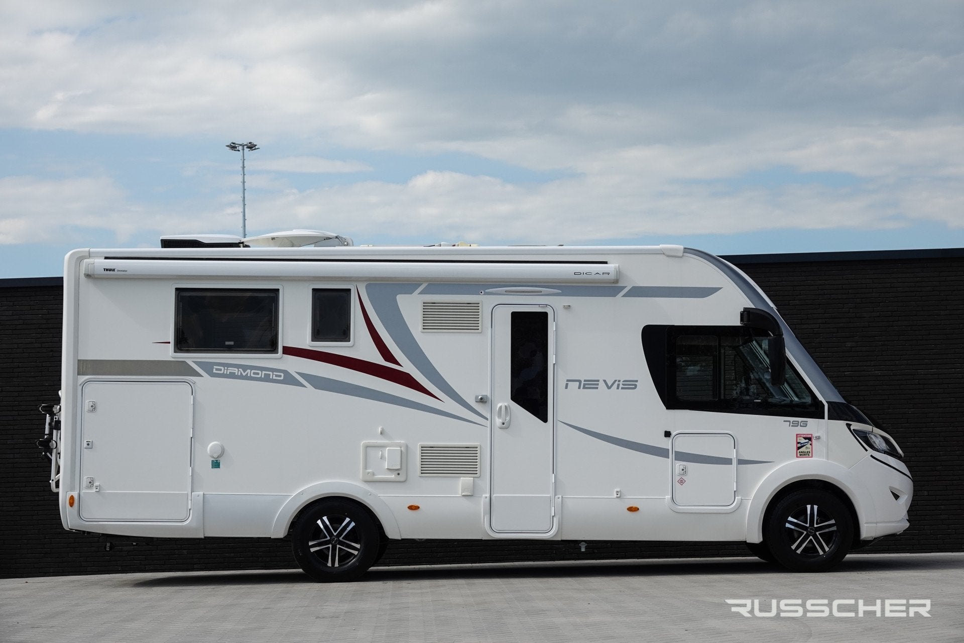 McLouis Nevis 150Pk | Queensbed | Dakairco | Luchtvering | Z, Integraal, Luifel, Navigatie, 7 tot 8 meter