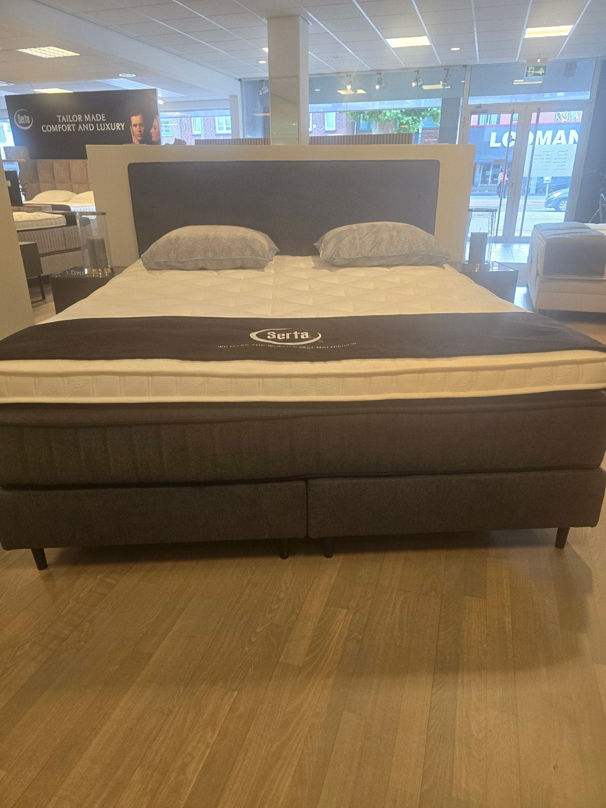 Splinternieuwe Serta Classico boxspring 35% korting, Huis en Inrichting, Ophalen of Verzenden, 180 cm, 210 cm, Zwart