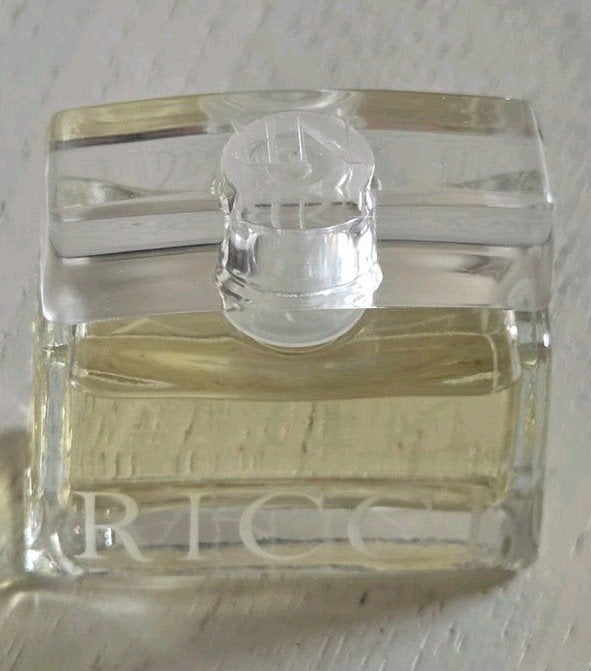 Eau de toilette Nina Ricci, Ophalen of Verzenden, Zo goed als nieuw, Miniatuur, Gevuld