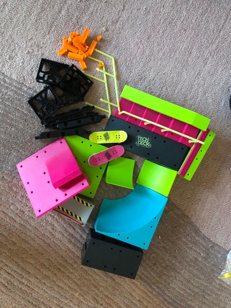 Tech Deck Neon Mega Park Skateboard Speelset, Kinderen en Baby's, Speelgoed | Overig, Gebruikt, Jongen of Meisje, Ophalen of Verzenden