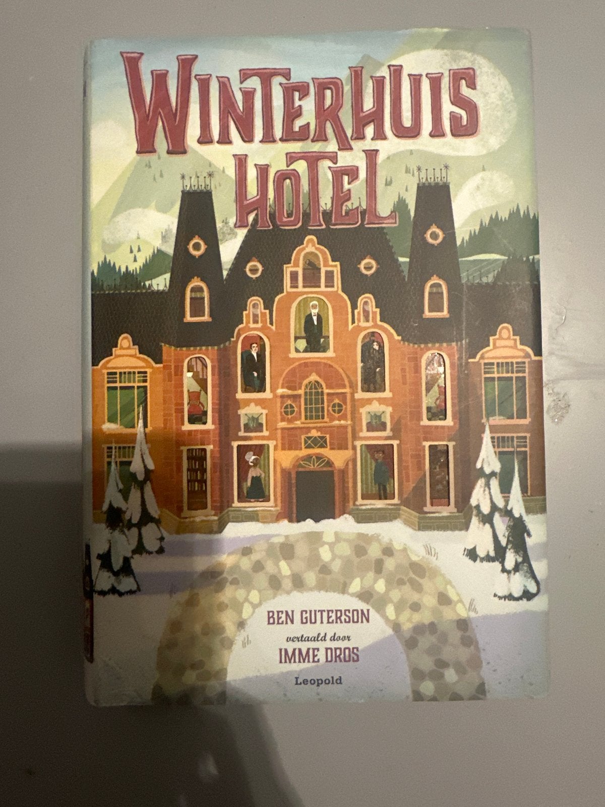 Winterhuis Hotel - Ben Guterson (Kinderboek), Ophalen of Verzenden, Gelezen, Fictie algemeen